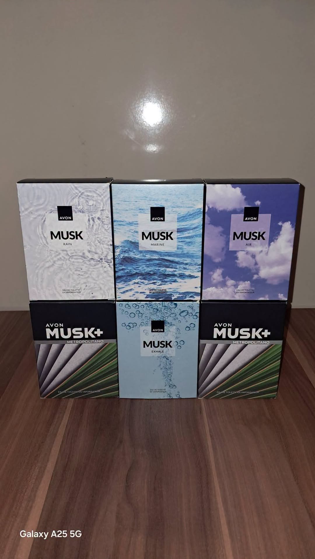 Evon Musk tualet suyu, müxtəlif ətirli