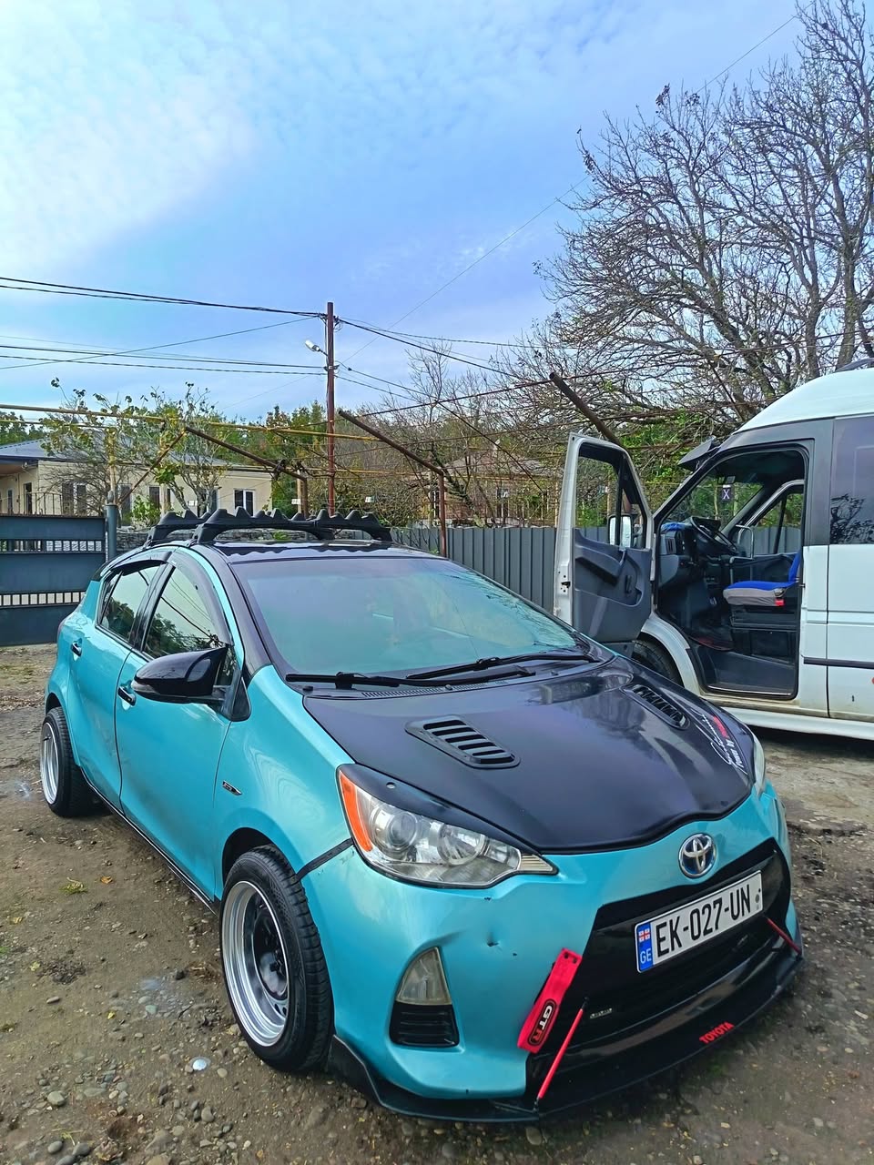 Toyota Prius C 2014 — 5,800$