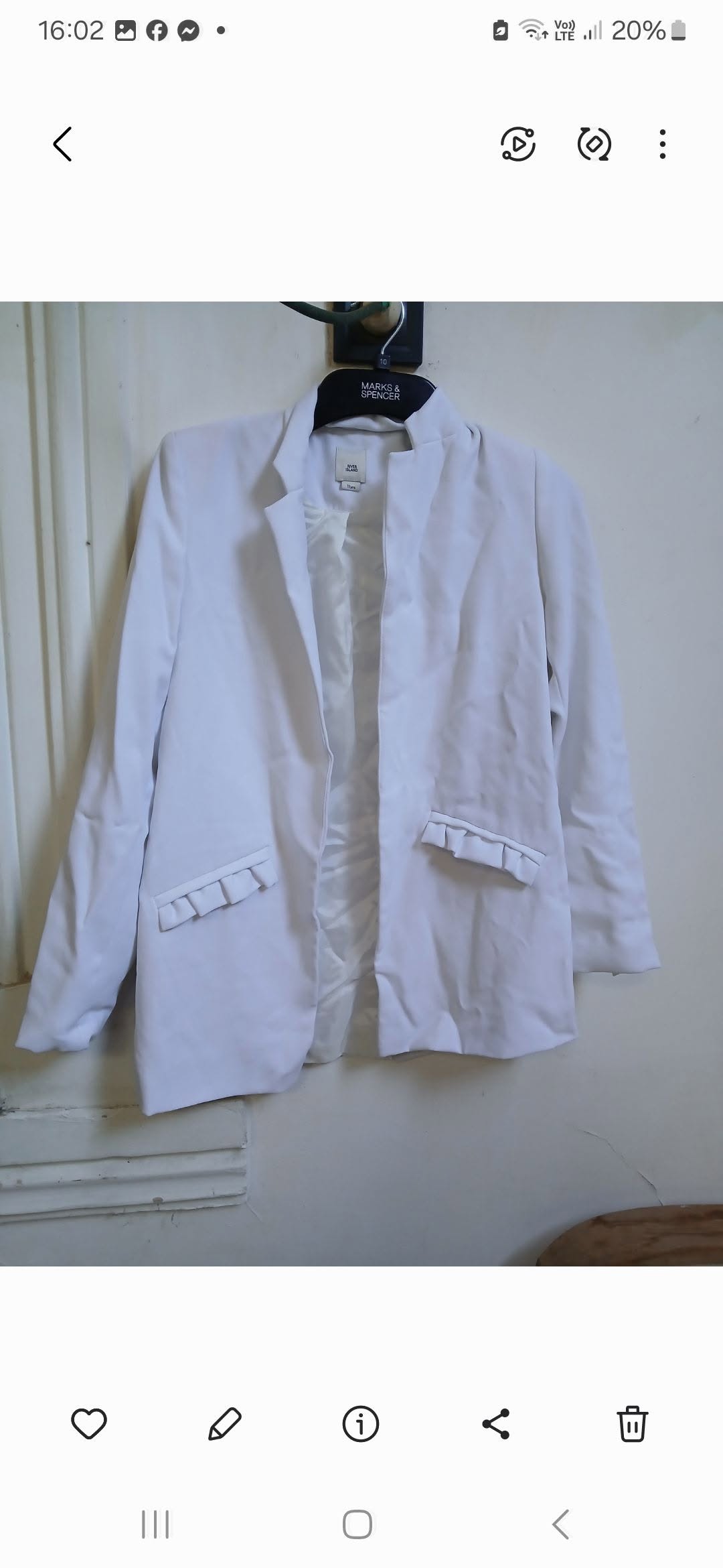 Beyaz kadın blazer, cepli ceket