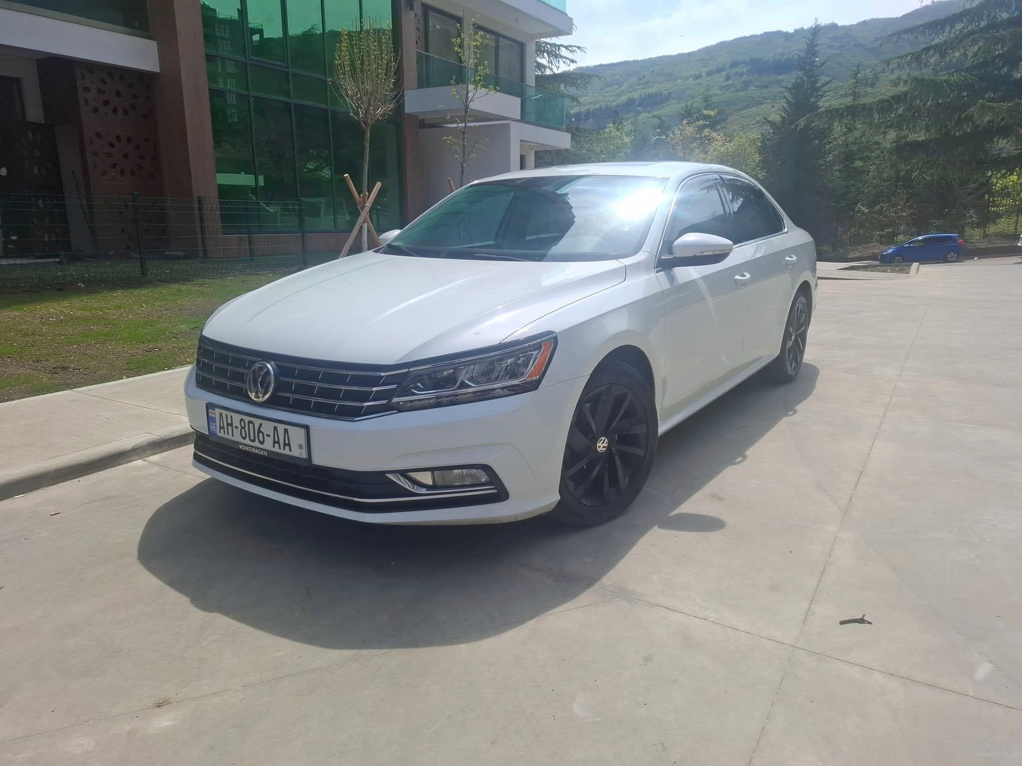 Passat 2018 — 81,000$