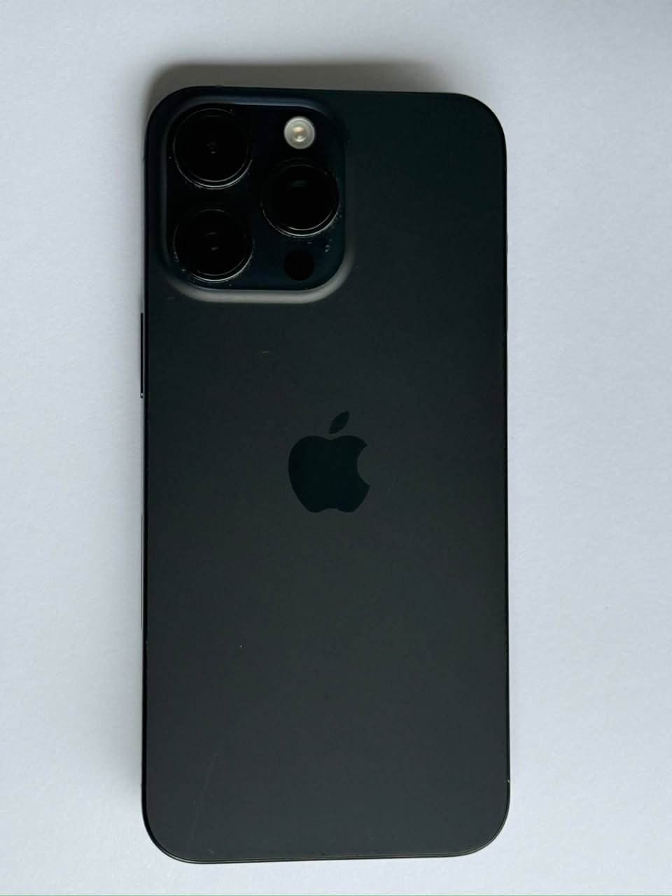15 Pro max açılmamış telefon — 1,800₾