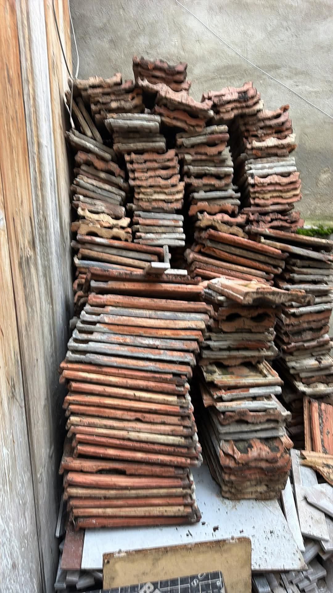 Roof tiles, over 1000 pieces