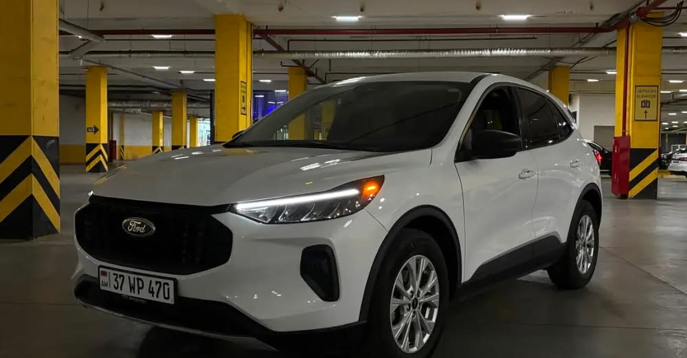 Ford Escape 2024, white, 16,500$