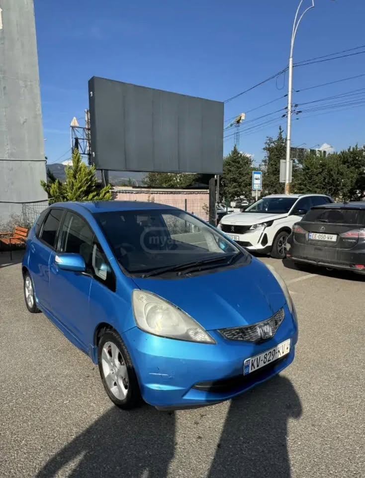 იყიდება სასწრაფოდ ძრავი კაროპკა არის 2008 — 2,900$