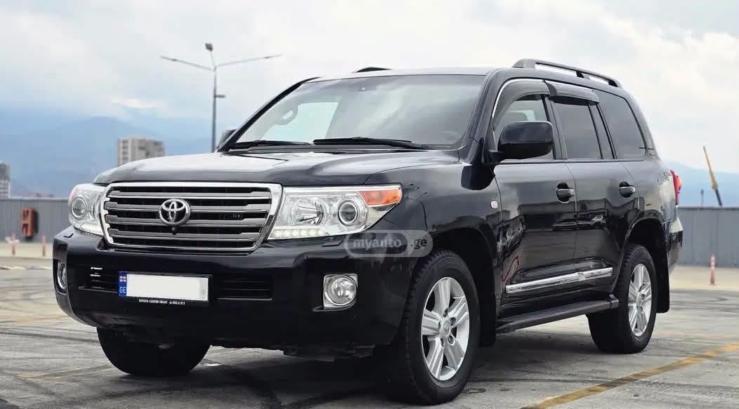 Toyota Land Cruiser 200 2011