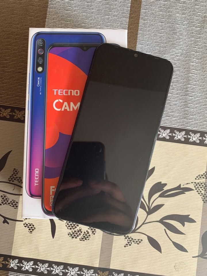 იყიდება Tecno camon 12 ტელეფონი მუშაობს