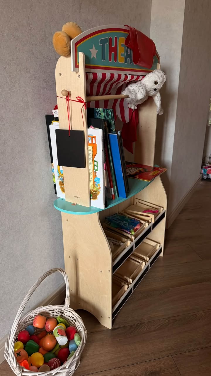 Kukolny teatr s ovoshchnoy lavkoy