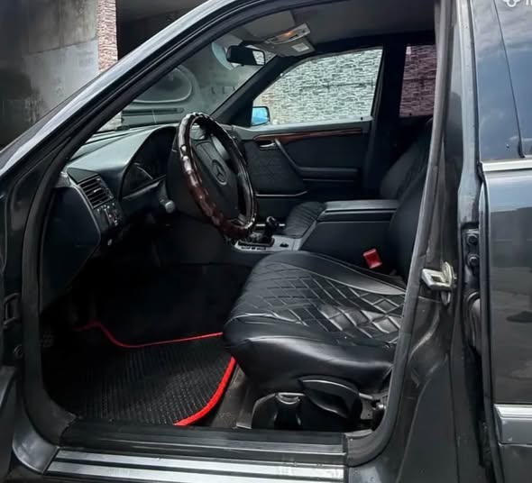 Mercedes-Benz C 202
