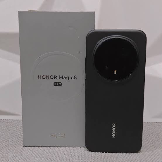 Honor Magic 8 Pro 16/512 yeni gibi 2000