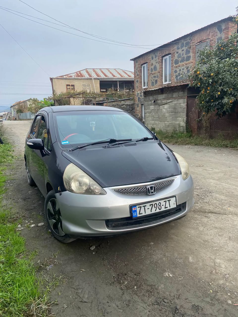 2006 modeli bir otomobil 3.000 dolar.