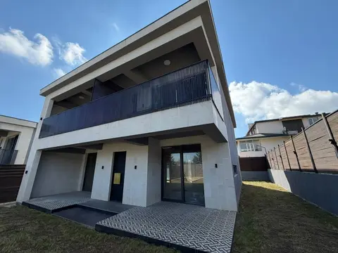 სახლი, თბილისი — $390,000