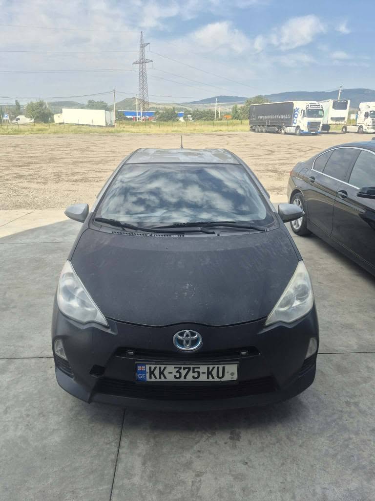 Վաճառվում է 2012 թվականի Պրիուս Ց 6000