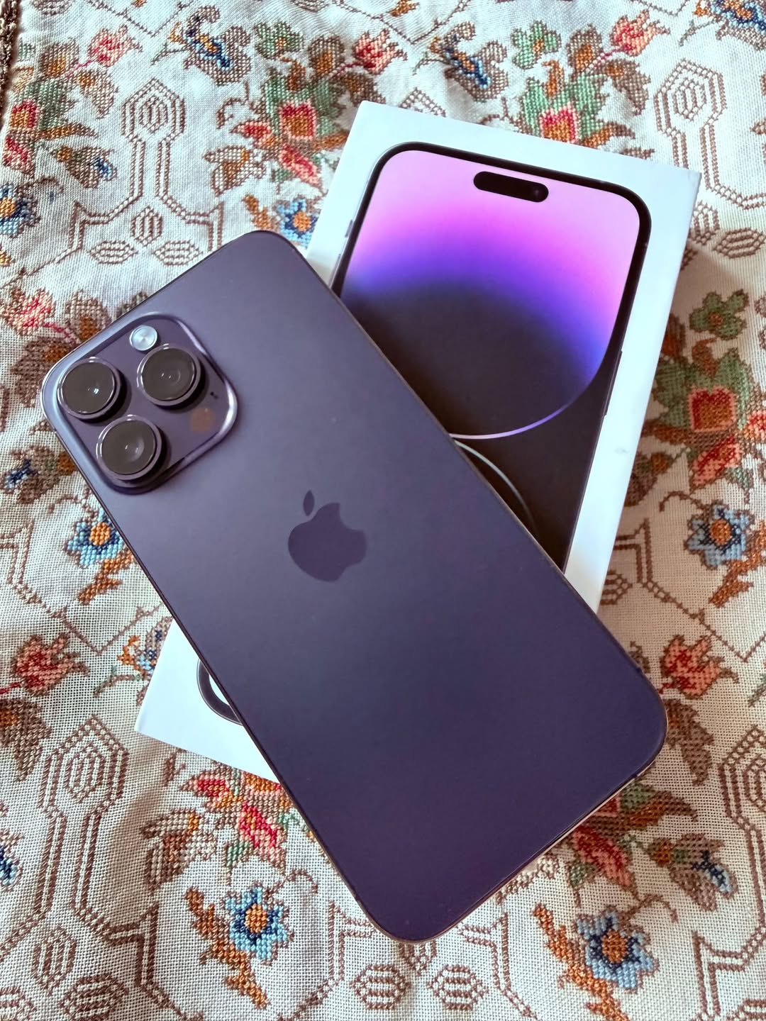 📱 IPhone 14 Pro Max satılır — 1,300₾