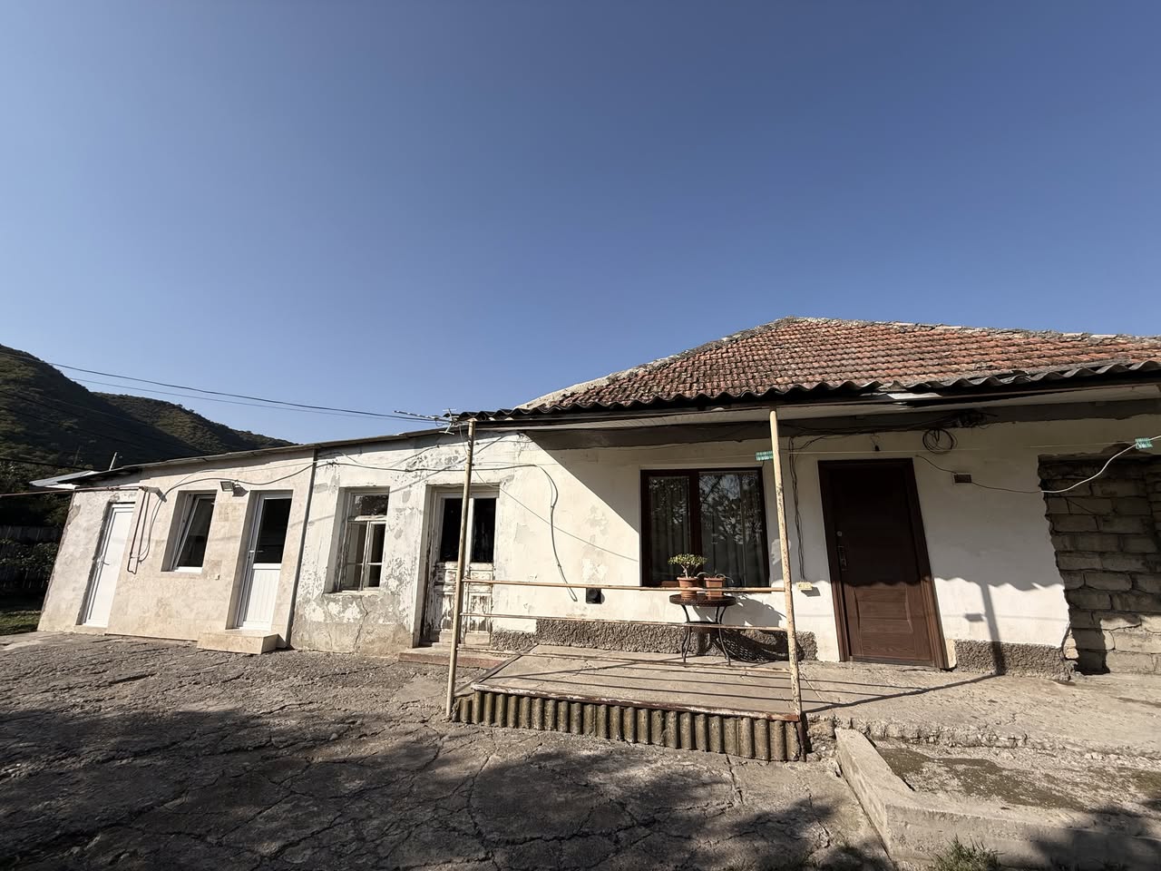 Հողակտոր, Թբիլիսի — $100,000