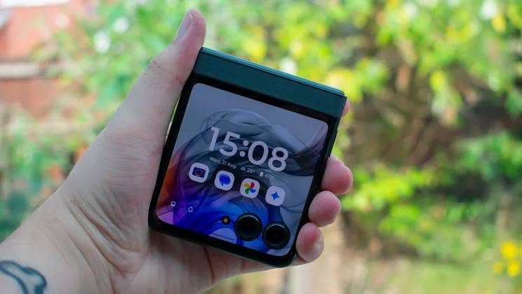 Moto RAZR/256 works perfectly in 2024