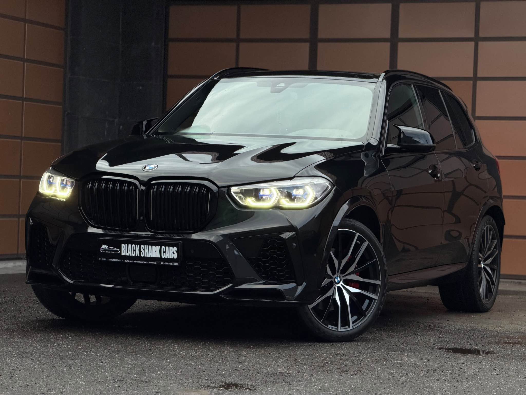 BMW X5 2022 — 63,000$