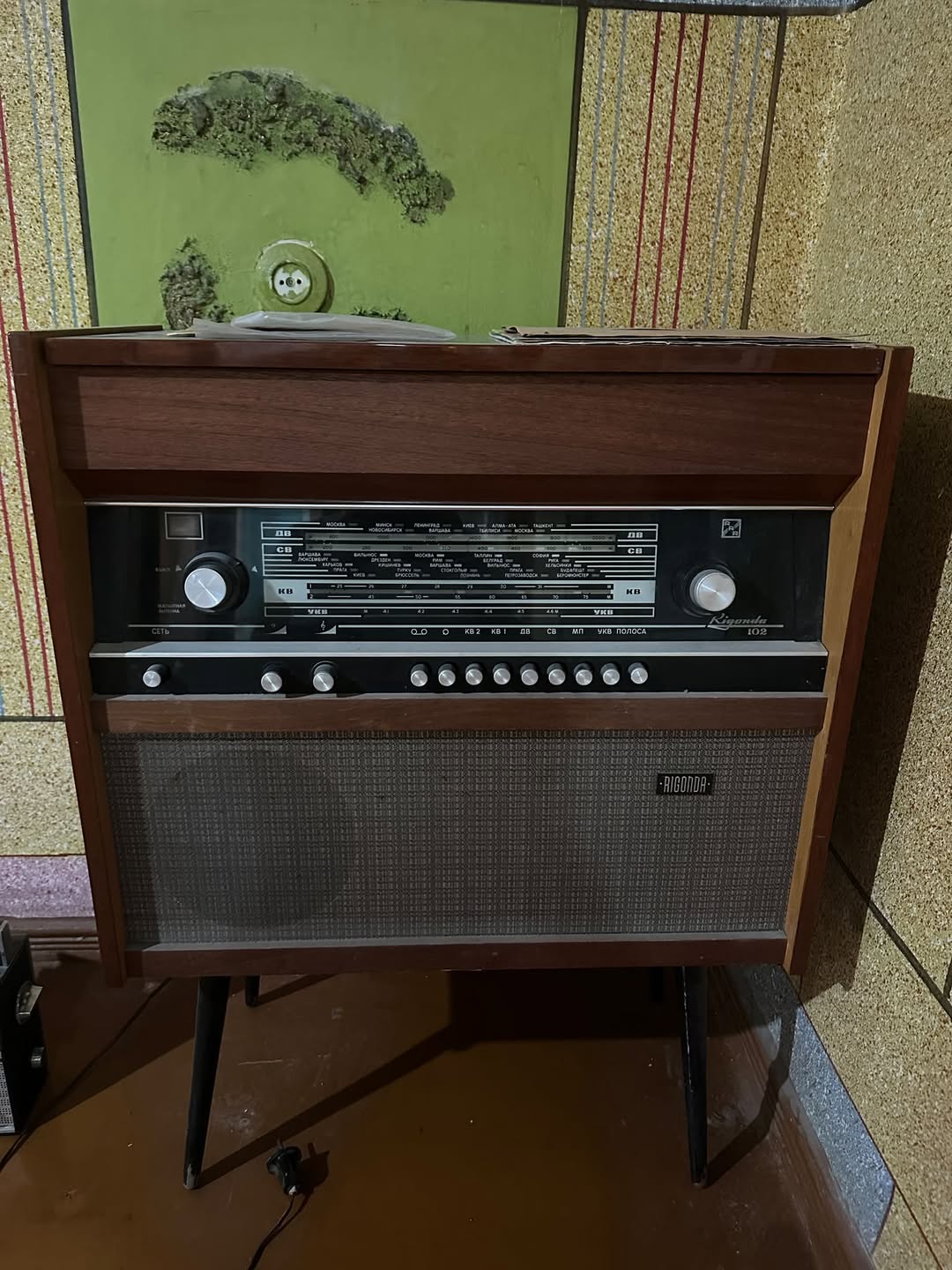 Vintage Soviet Rigonda 102 radio, working