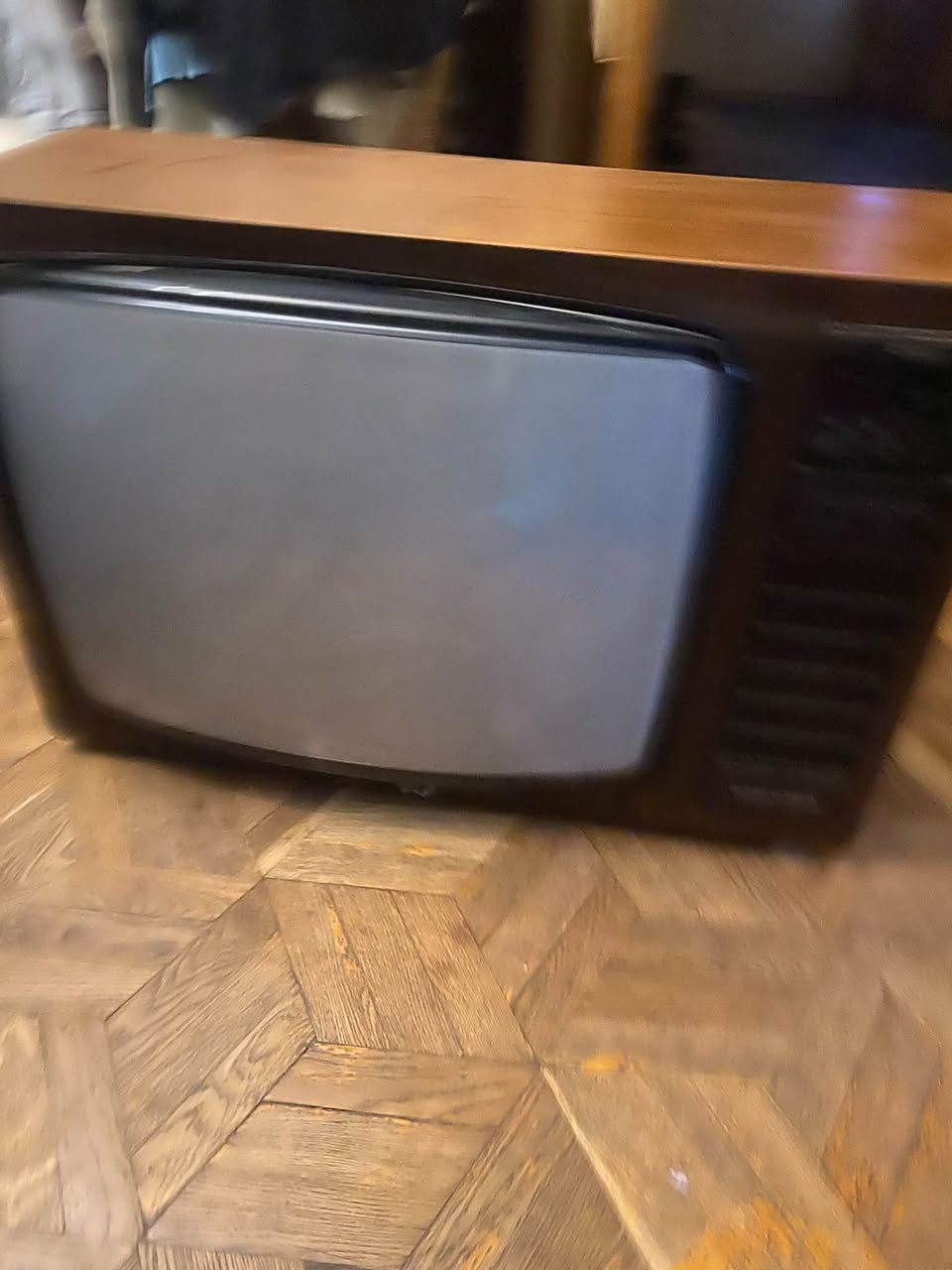 ძველი ტელევიზორი, მუშაობს
