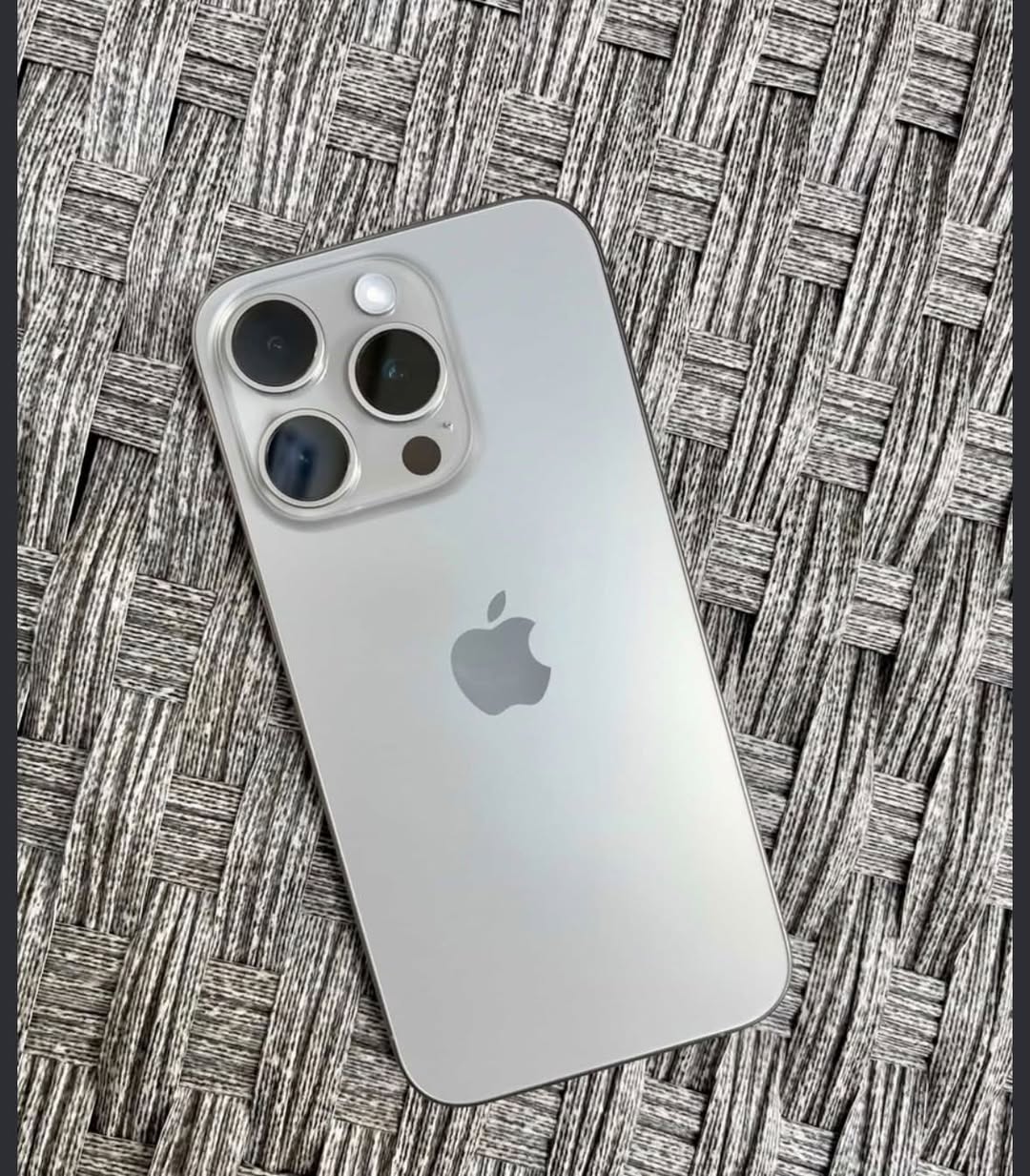 Վաճառվում է Iphone 15 PRO 128 GB — 1,450₾