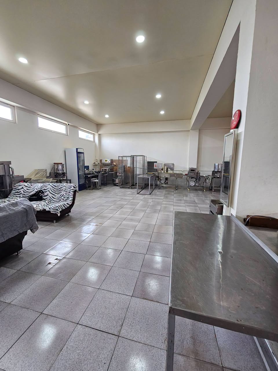 🏭 Aktif yarı mamul ürünlerin üretildiği fabrika satılık — 
Fabrika aktif yarı mamul ürünlerin üretildiği tesis olarak çalışıyor.