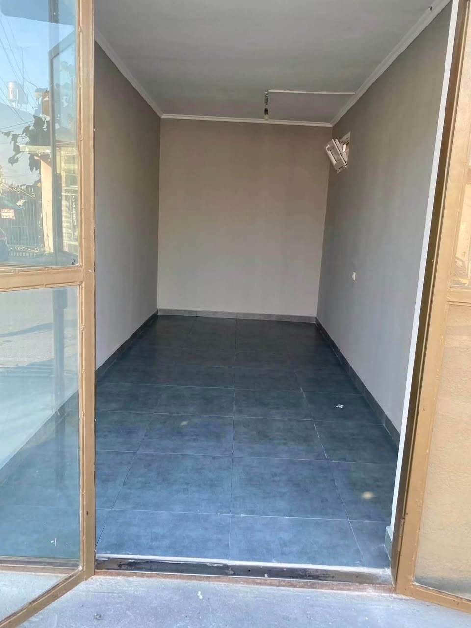 📢 Şehir merkezinde ticari alan kiraya verilir! — 400₾