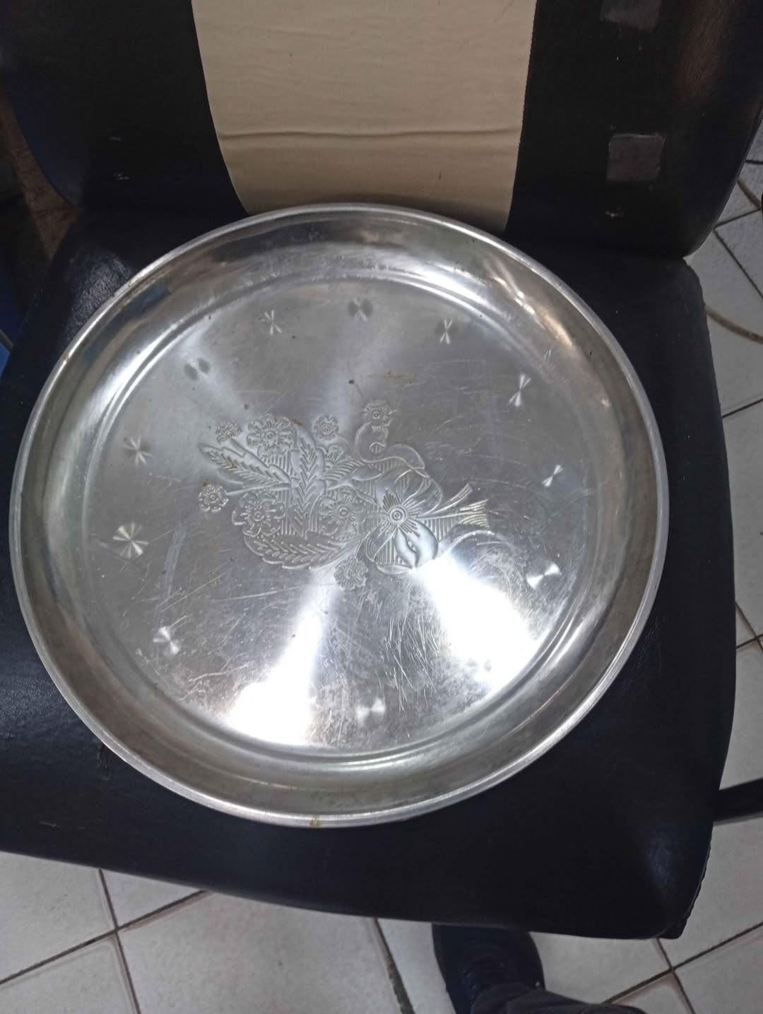 Alüminyum yuvarlak tepsi, gül desenli