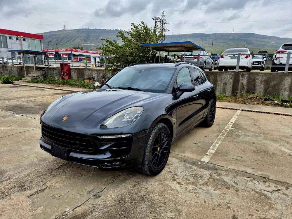 Macan GTS 2017 — 19,900$