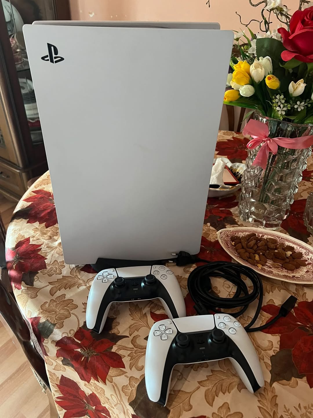 იყიდება ps5 825GB ფასი 1300 ლარო
