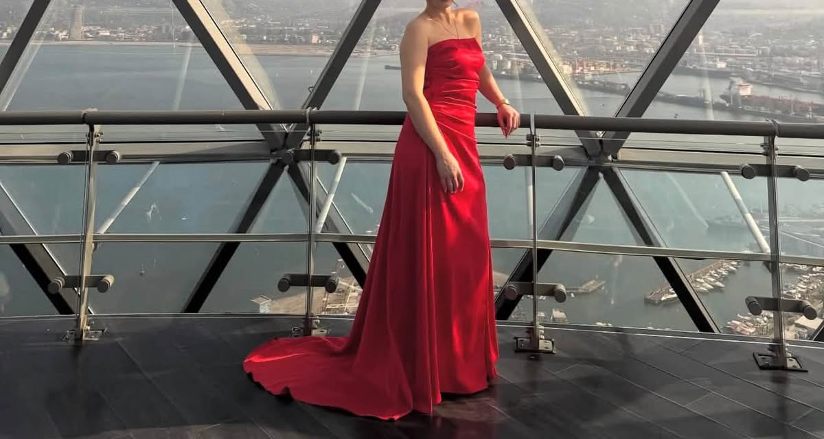 👗✨ Elbise satılır üç adet elbise birlikte 300$