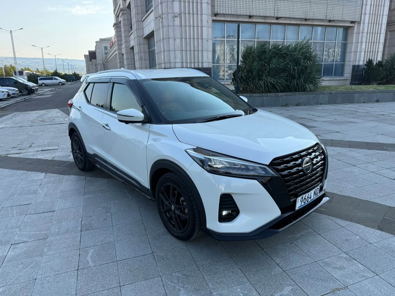 Nissan 2021 — 10,400$