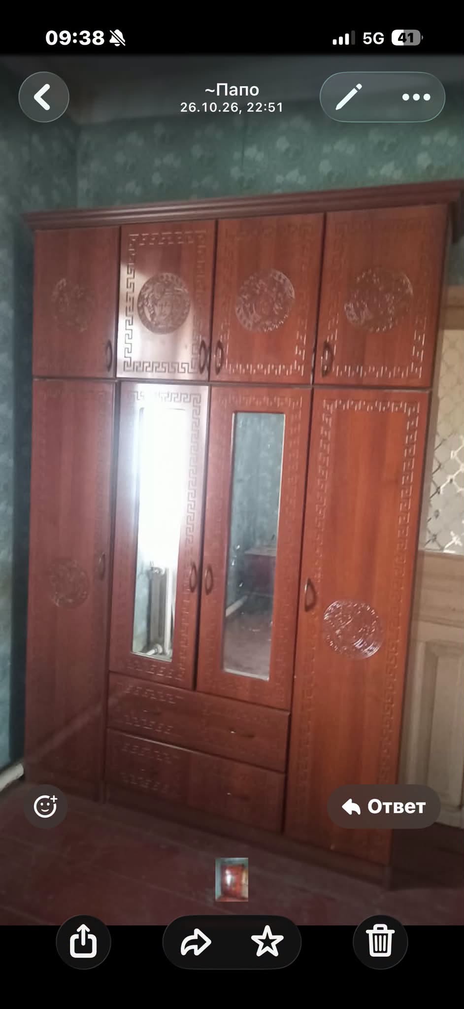 Վաճառվում է պահարան հայելիներով