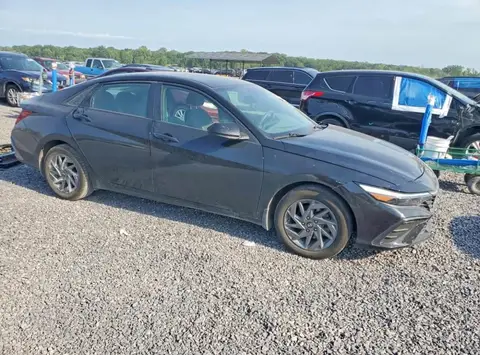 Hyundai Elantra 2024/23 Run and Drive — 5,500$