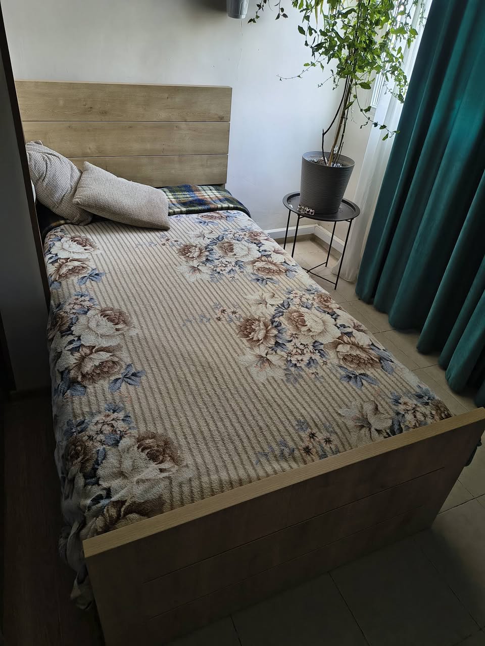 Satılır birnəfərlik loft, böyük anbarı var