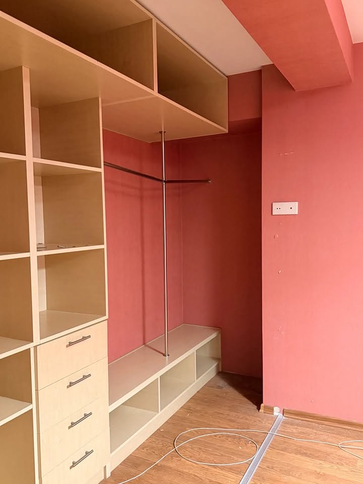Built-in wardrobe shelving unit, 3 m high