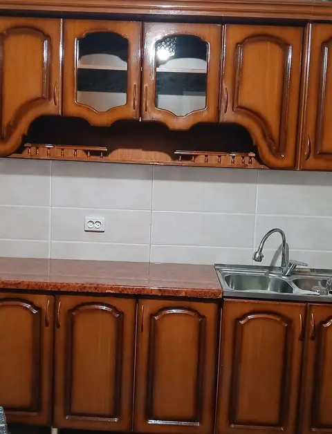 İkinci el mutfak eşyaları satılır, adres: Kutaisi şehri