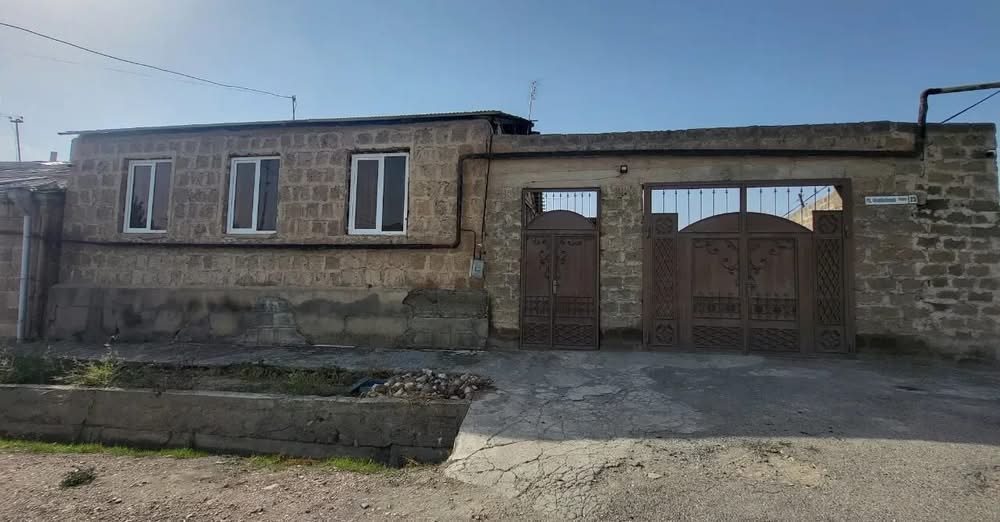 Təcili satılıq Yuxarı Artashat  Telefon: +