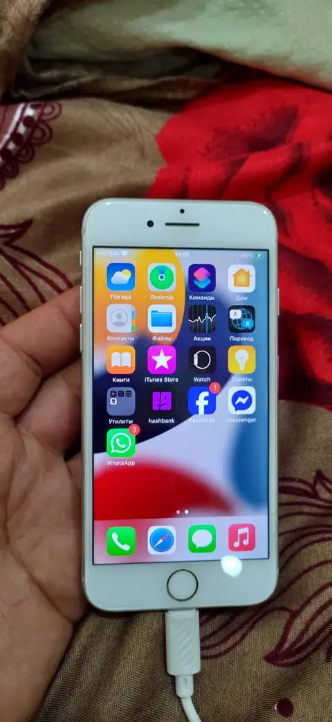 თეთრი iPhone ღილაკით
