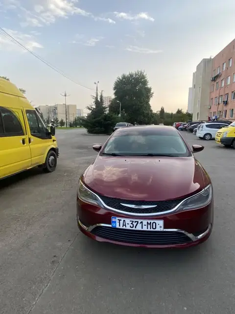 Վաճառվում է Chrysler 200 Limited, 2015 թվական — 4,000$