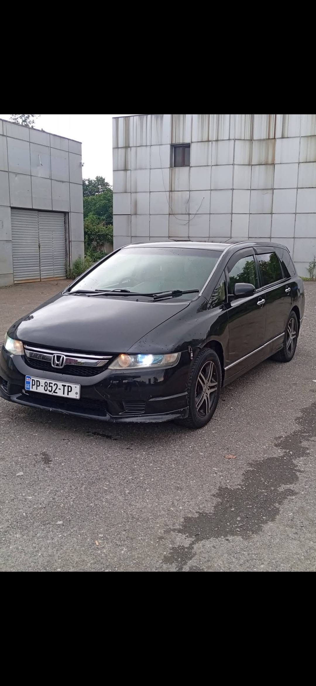 Honda Odyssey 2004, fourth generation, natural - $2,500