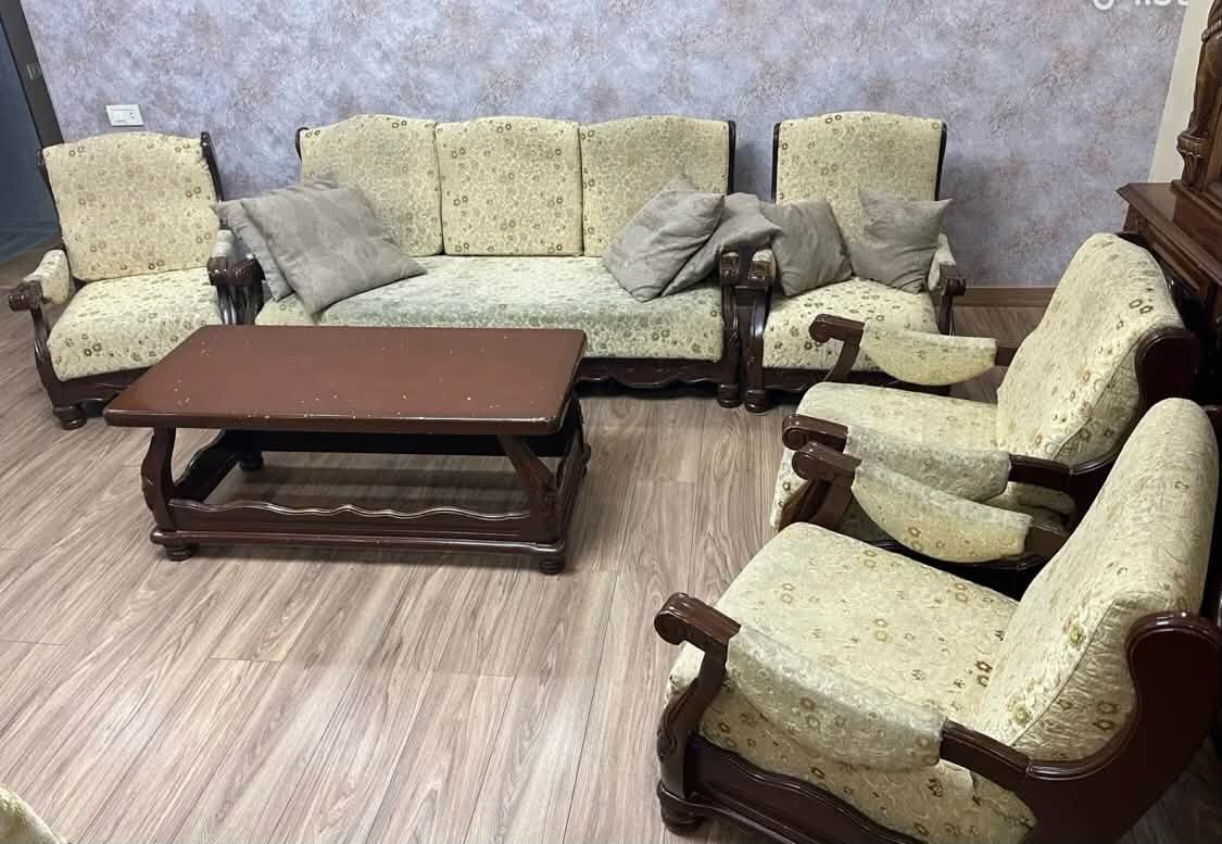 Կահույքի հավաքածու սեղանով