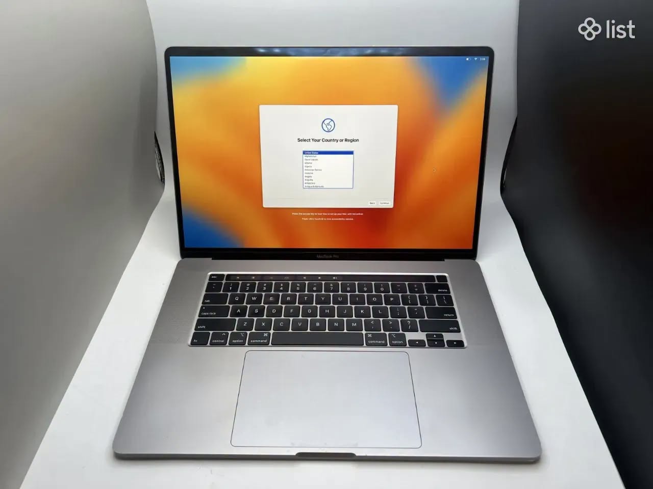 # Apple MacBook, Intel Core 7