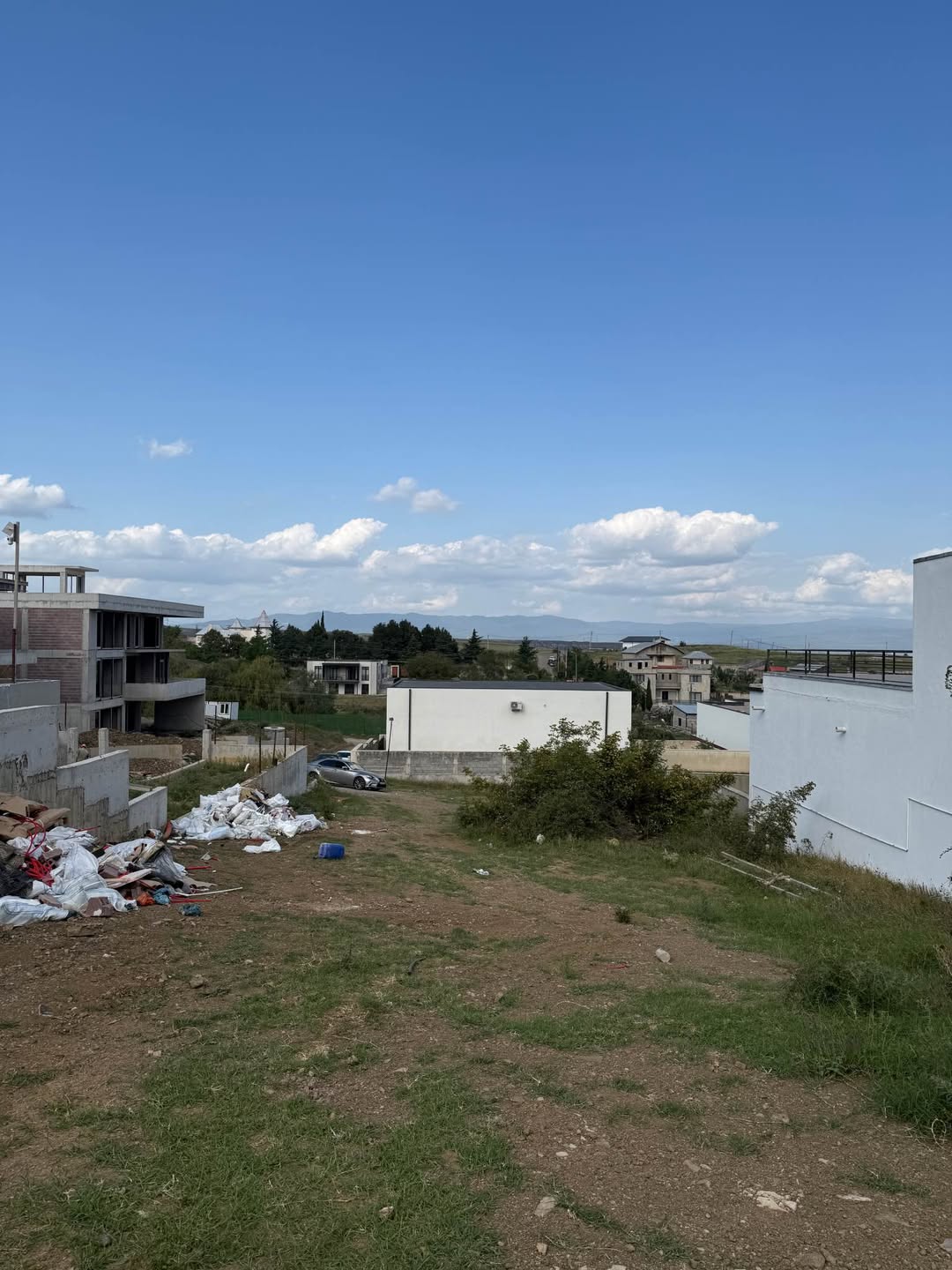 750 m² land plot near Lisi