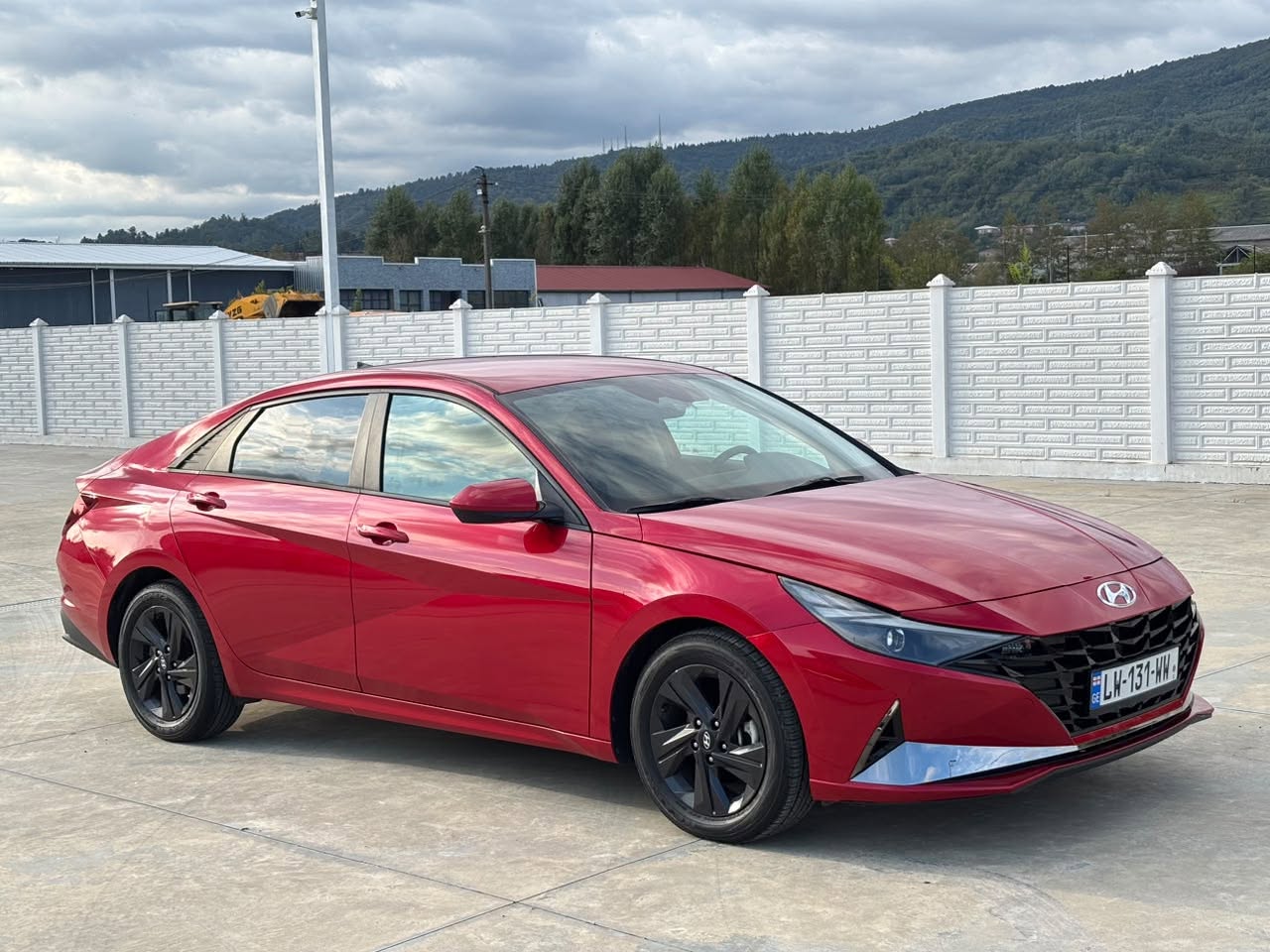 Hyundai Elantra 2023 — 10,900$