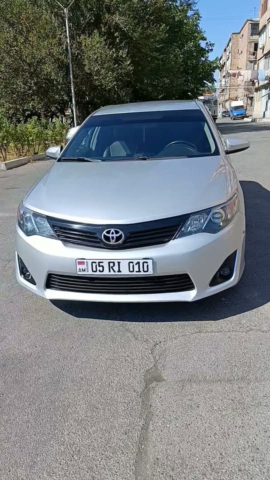 Toyota Camry LE 2012 — 10,500$
