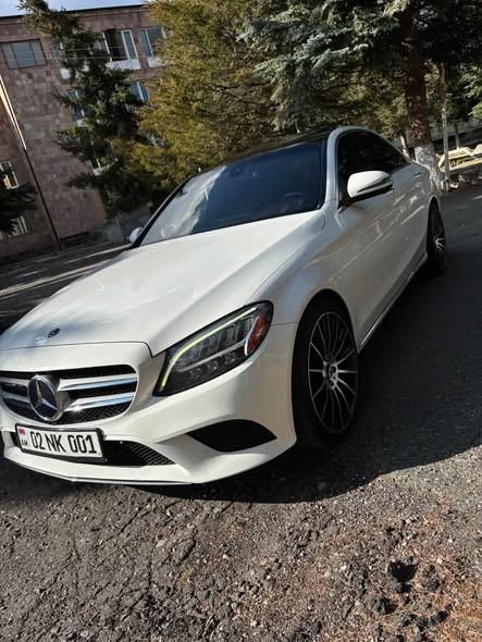 Mercedes-Benz 2018 — 18,700$