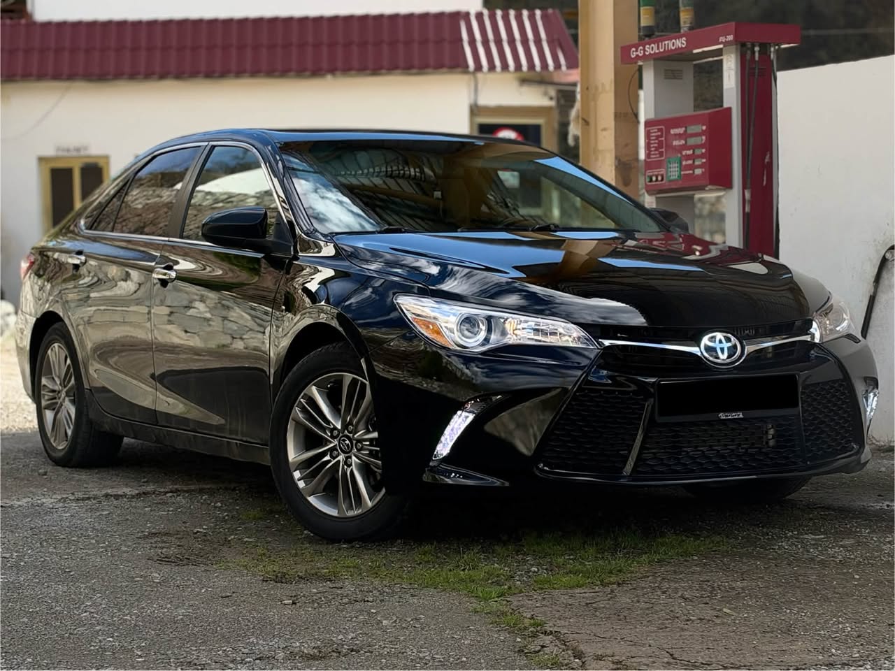 Toyota Camry 2015 — 11,900$