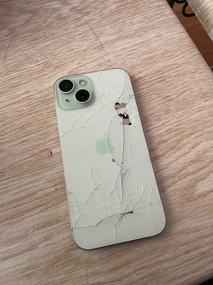 iPhone 15 256GB, battery 70%