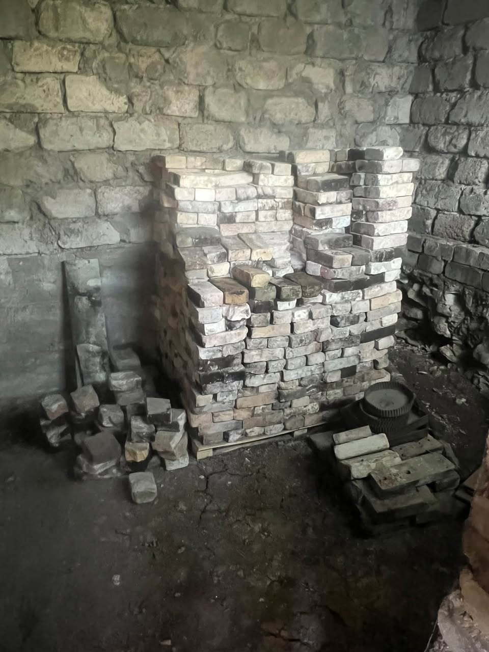 Ցեցել աղյուսը երկրորդական հարմար է բուխարիի համար
