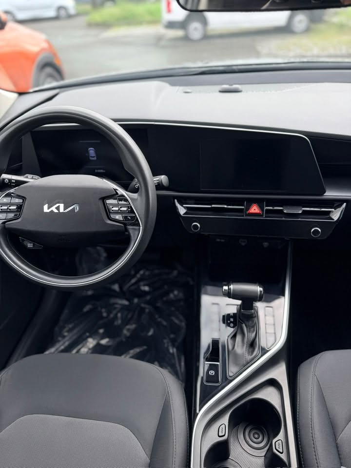 Kia Niro 2023 — 13,500$