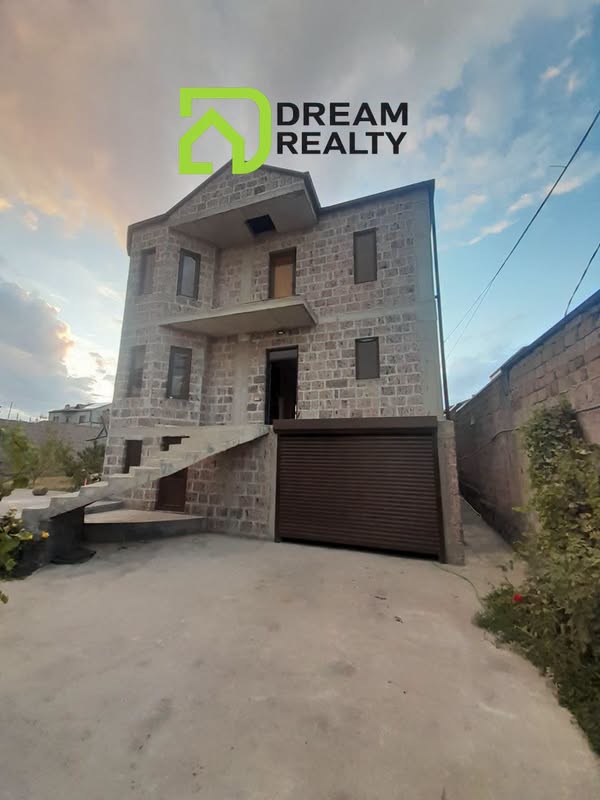 🏡 Davtaşen'de müstakil ev satılık: 🏷️Fiyatı - 450,000$